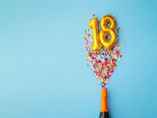 18 anni di un nipote, quali frasi dedicargli? Consigli